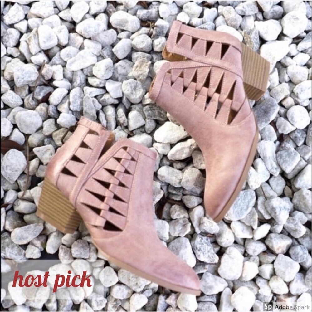 💥LAST CHANCE💥Vegan Leather Blush Ankle Booties